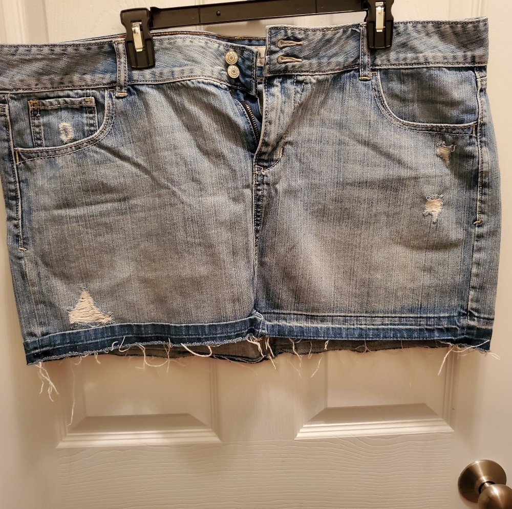 Old Navy Distressed Denim Mini Skirt -18- GUC